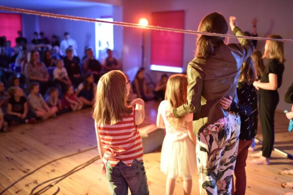 MOK_515 Premiera sztuki grupy teatralnej z Centrum Kultury Dziecka