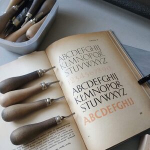 „Linoryt, stempel, litera, słowo” – warsztaty ceramiczno-literackie w ramach festiwalu Stachura Pozostałym