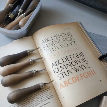 „Linoryt, stempel, litera, słowo” – warsztaty ceramiczno-literackie w ramach festiwalu Stachura Pozostałym